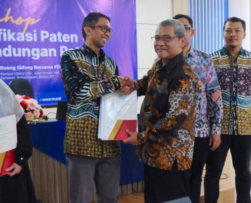 Dr. Fatwa Tentama, S.Psi., M.Si dan Dr. Siti Urbayatun, S.Psi., M.Si., Psikolog.
